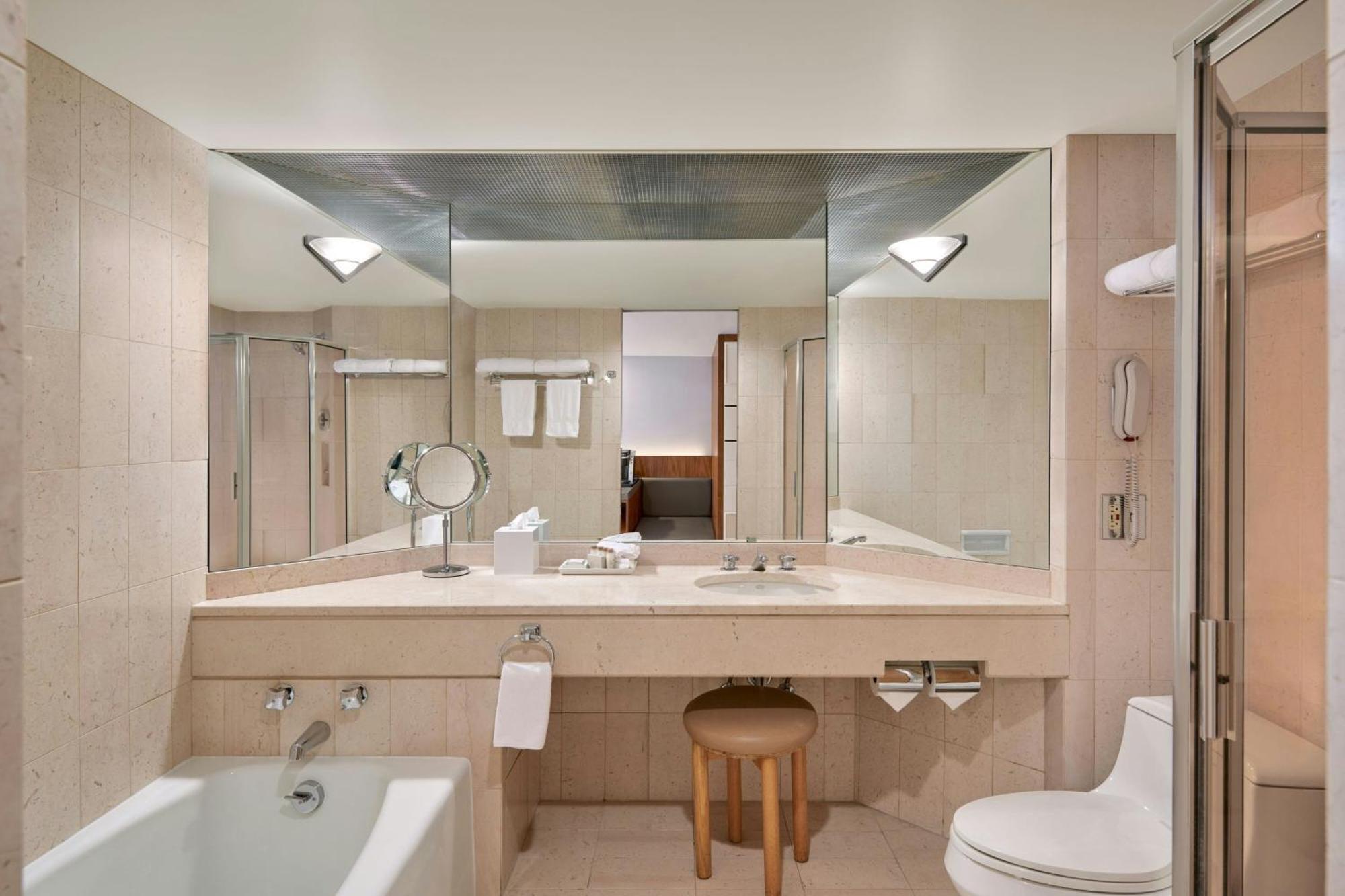 Metropolitan Hotel Vancouver Dış mekan fotoğraf