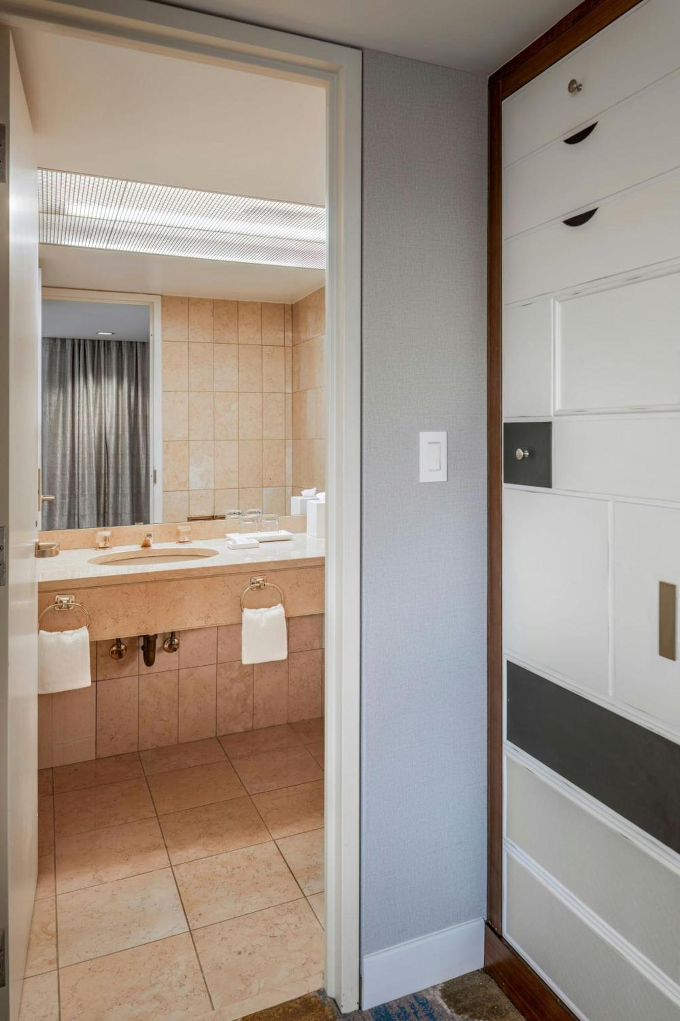 Metropolitan Hotel Vancouver Dış mekan fotoğraf