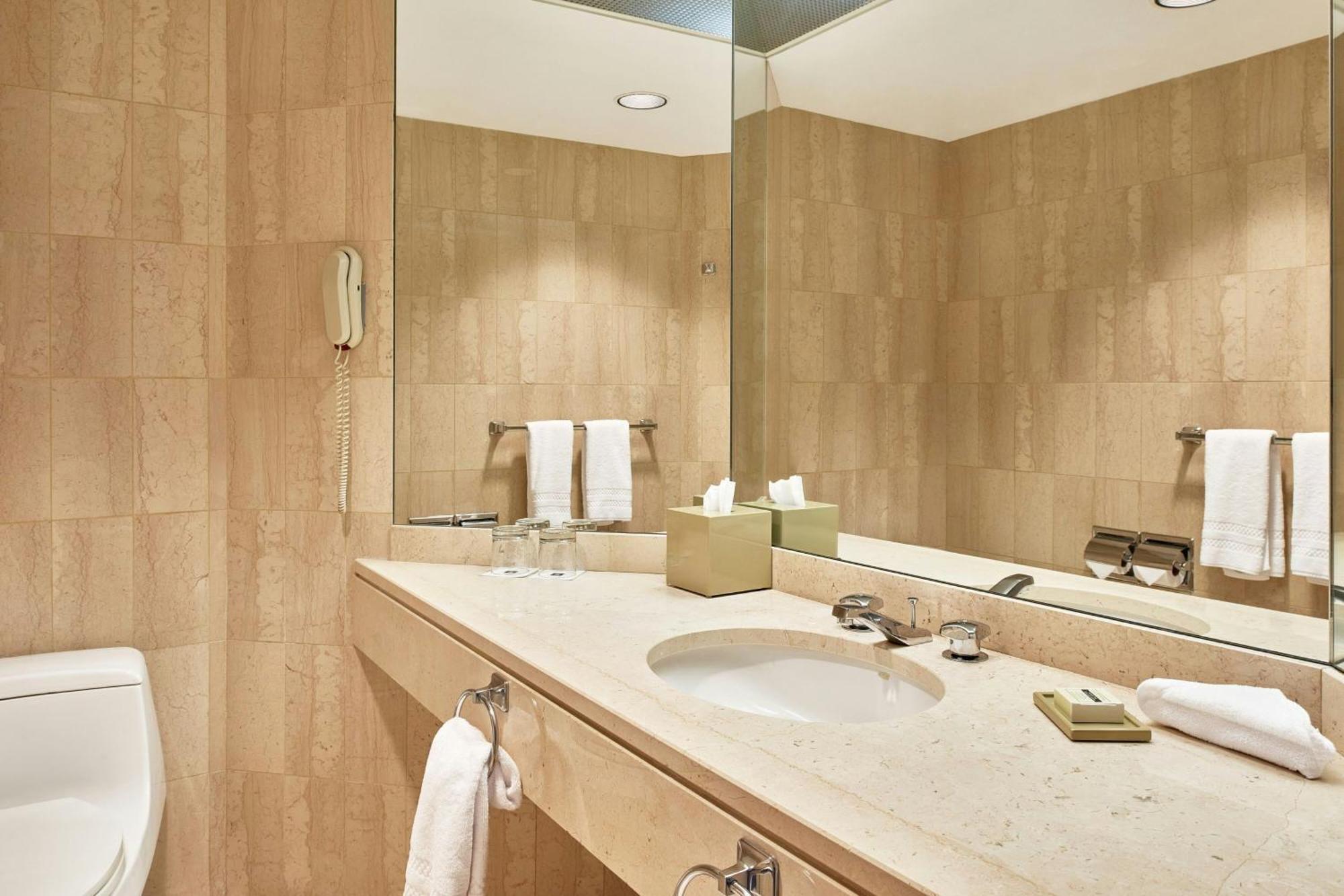 Metropolitan Hotel Vancouver Dış mekan fotoğraf